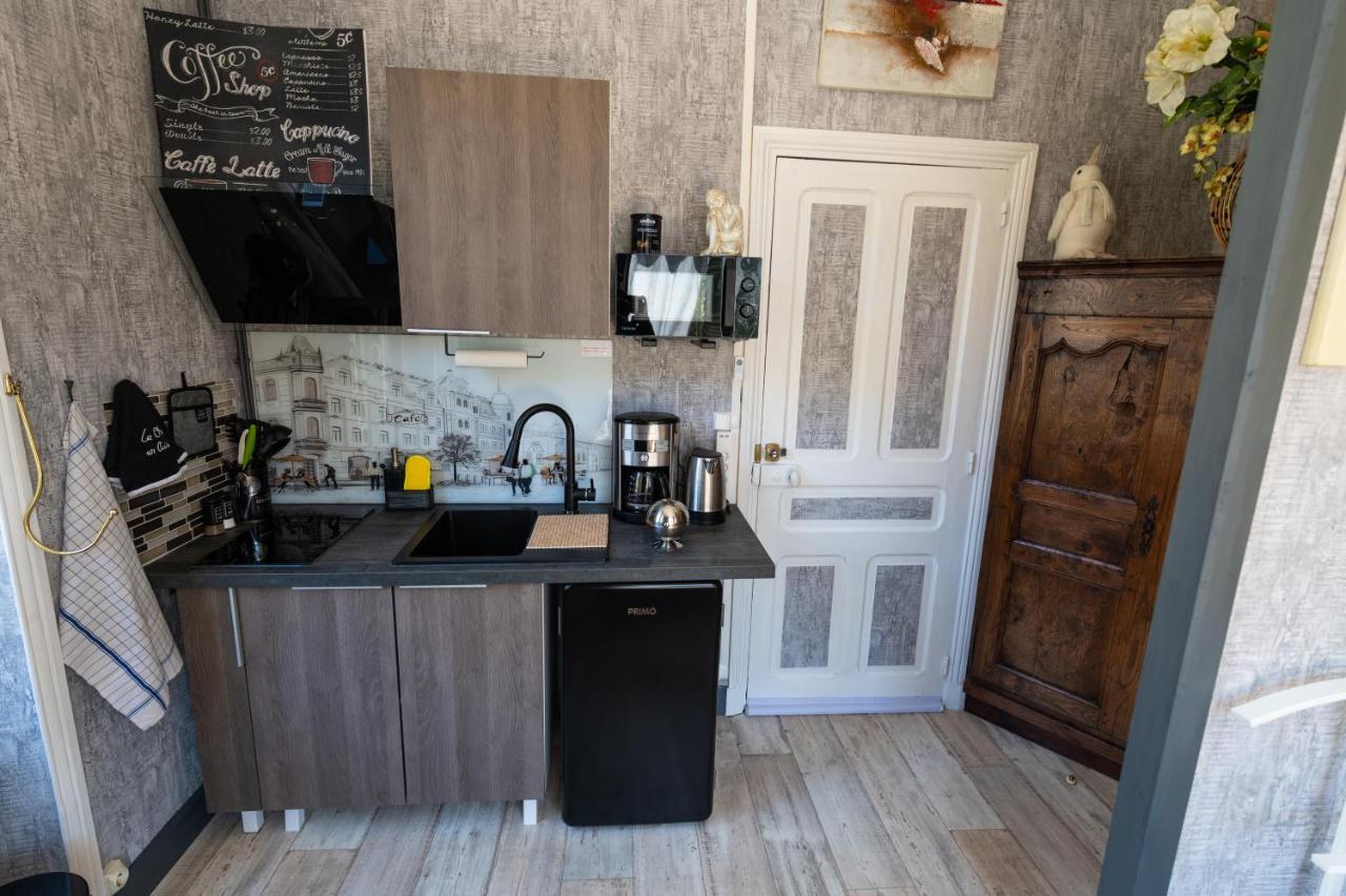 Olliergues Studio Malou, Cuisine, Salle D'Eau, Terrasse Amenagee מראה חיצוני תמונה