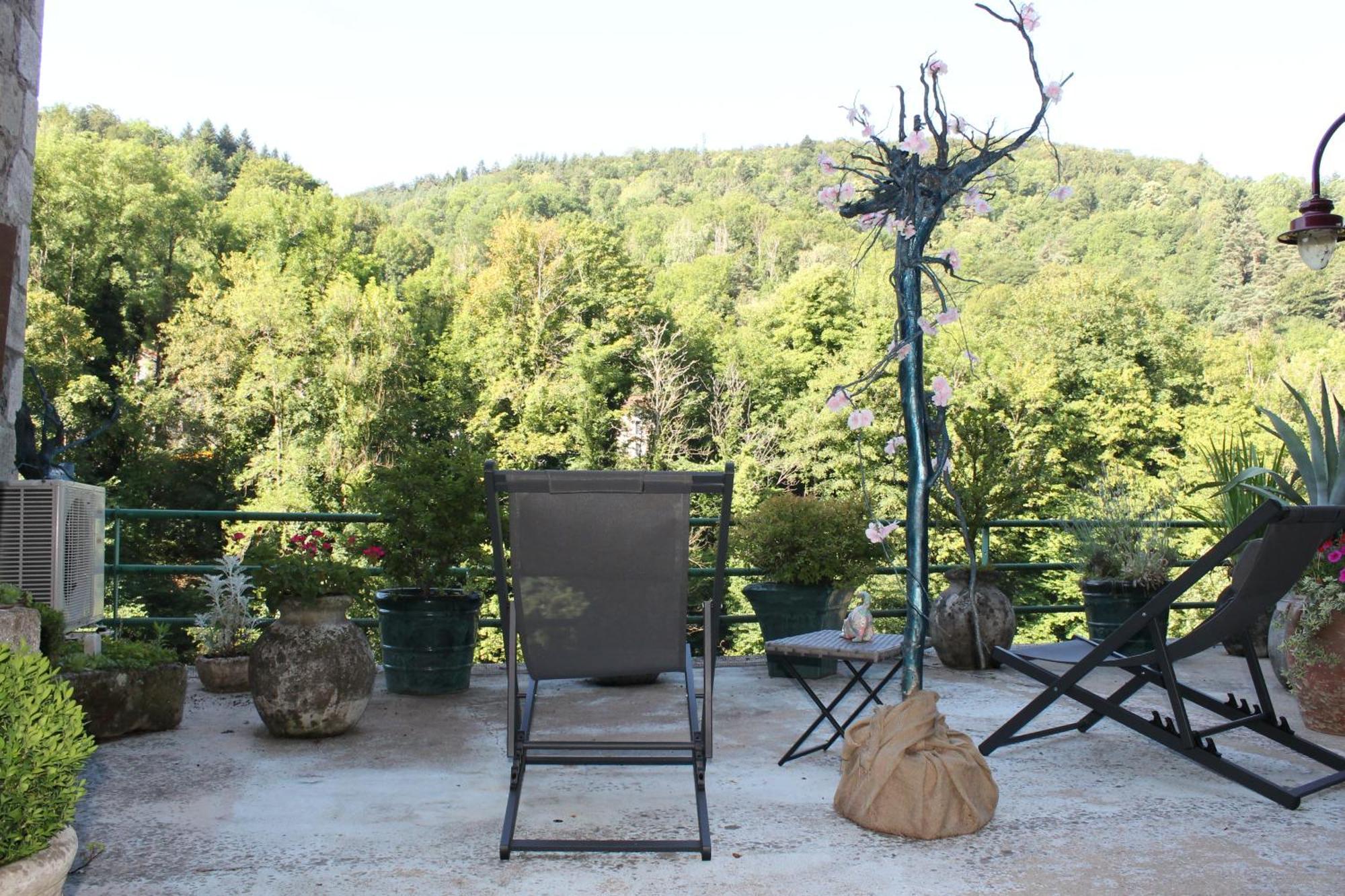 Olliergues Studio Malou, Cuisine, Salle D'Eau, Terrasse Amenagee מראה חיצוני תמונה